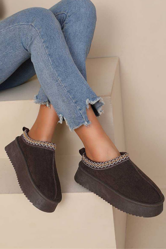 MULES SANDALES BY SHAE